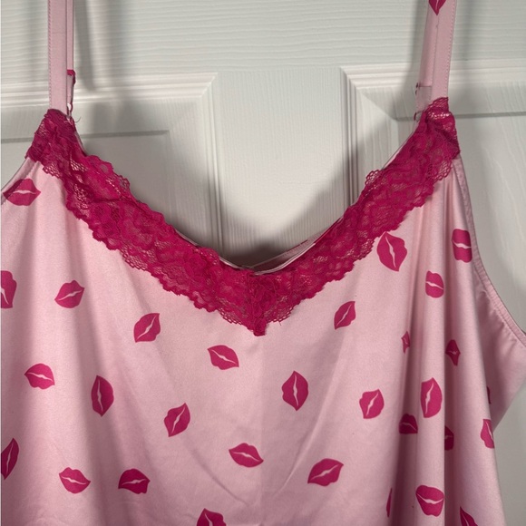 Torrid Sleep Satin Kissy Lips Cami Tank Top Hot Pink Women’s Size 3X - Picture 4 of 6